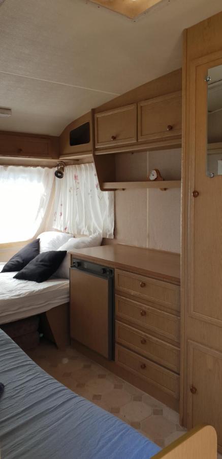 Cote Caravane Front De Campsite