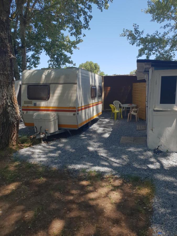 Cote Caravane Front De Campsite *